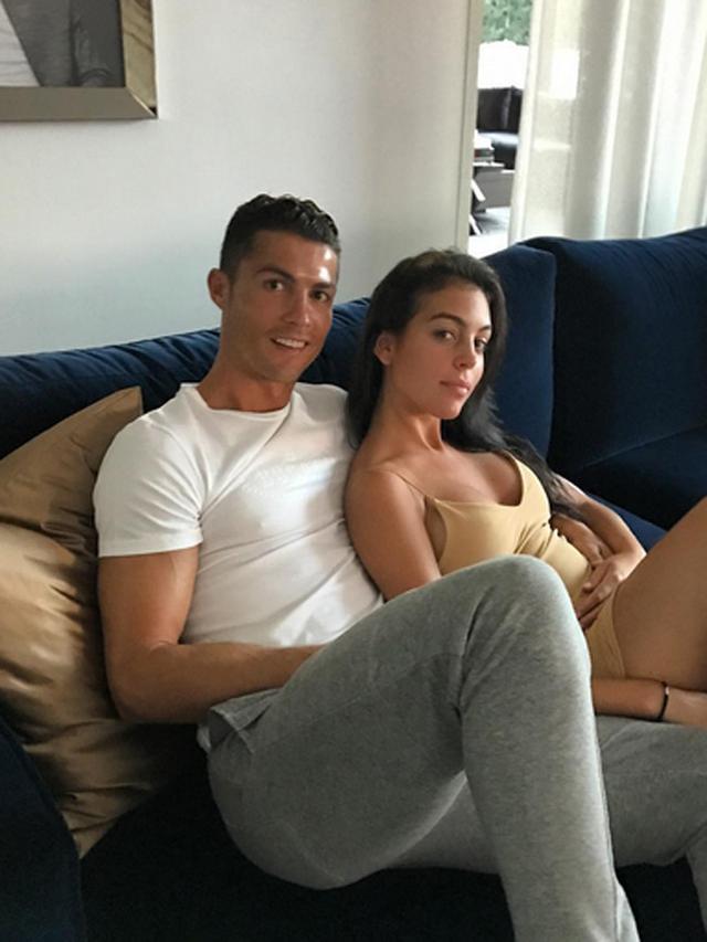 Pacar Seksi Ronaldo Lahirkan Bayi Wanita