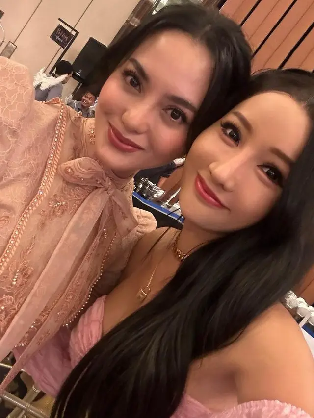 Tampilan Wajah Asli Selebritis saat Bermakeup dari Kamera Handphone Lucinta Luna. [Instagram/@lucintaluna_manjalita]