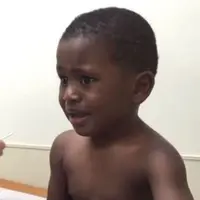 [Bintang] Biar Nggak Nangis, Bocah Ini Mengaku Pria Dewasa Saat Disuntik