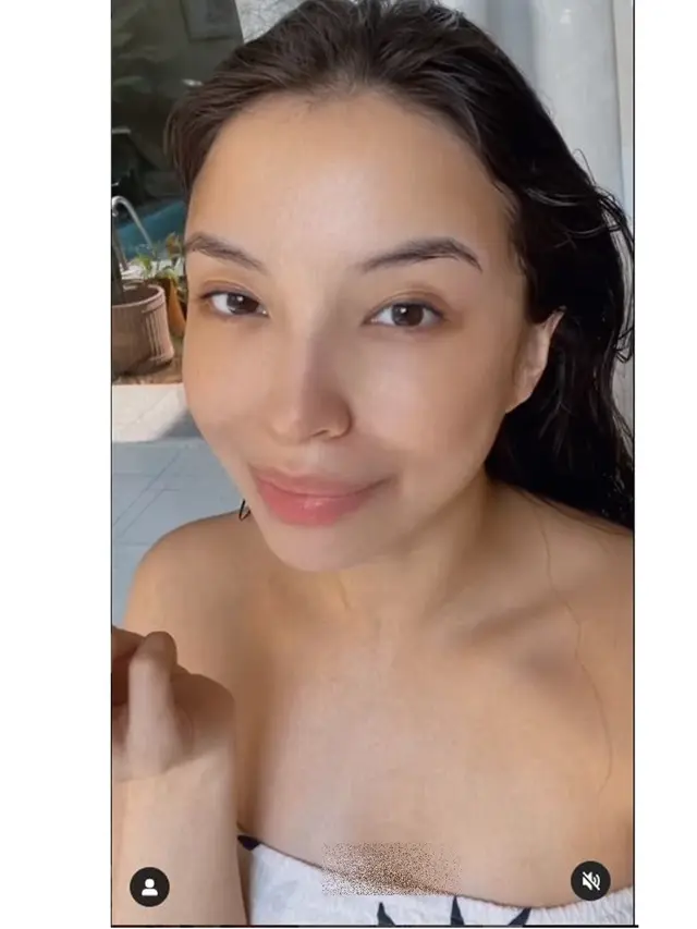 6 Potret Terbaru Manohara Odelia yang Makin Menawan, Pamer Tato di Punggung