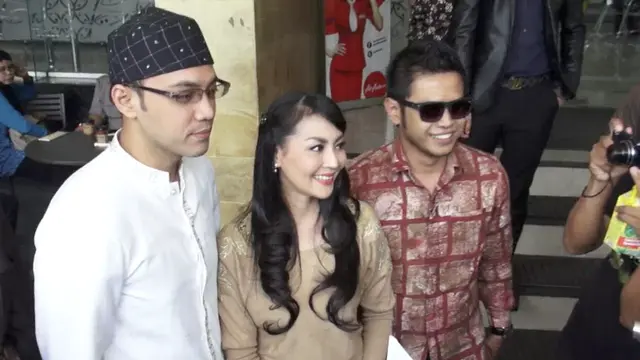 Tessa Kaunang Resmi Bercerai Dari Sandy Tumiwa