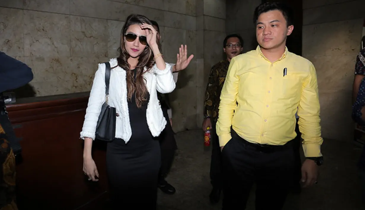 Mantan suami yang terus menghalang-halangi niatnya bertemu buah hati, hingga akhirnya menempuh jalur hukum. Sebelumnya, bintang sinetron Elif Indonesia itu terlebih dulu berkonsultasi ke Bareskrim. (Deki Prayoga/Bintang.com)