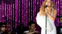 Mariah Carey menunjukkan bentuk tubuhnya yang sintal dalam konser dunianya, termasuk memamerkan aset pribadinya