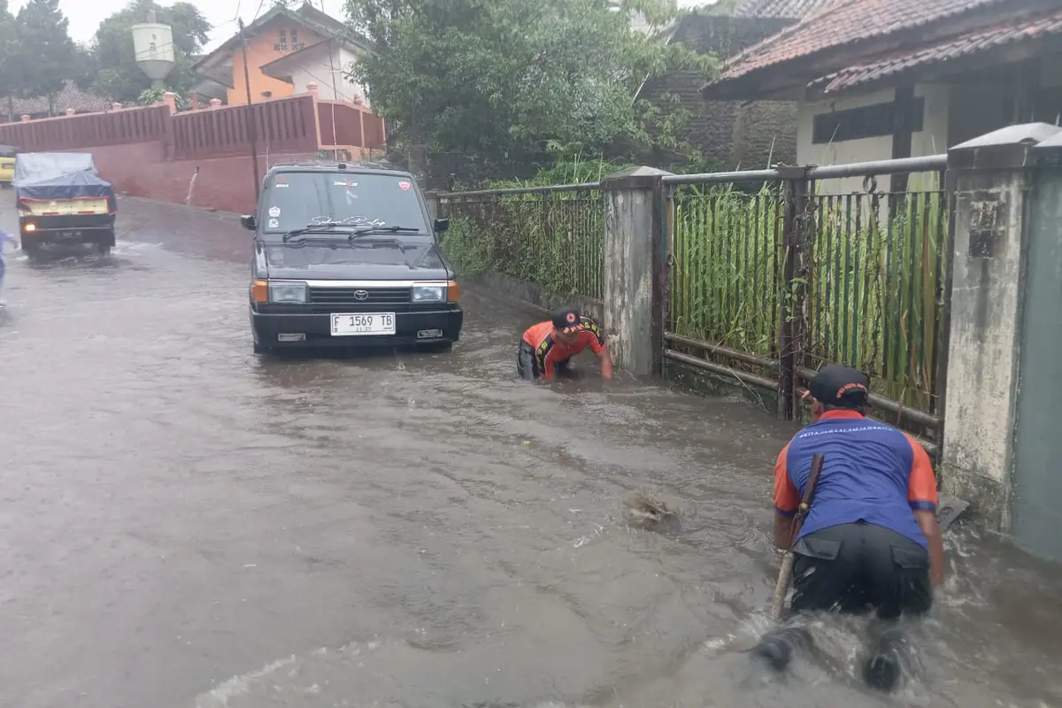 20 lokasi di Kota Sukabumi, Jawa Barat dilanda bencana hidrometeorologi pada Rabu sore 3 Desember 2025 dengan didominasi oleh banjir limpasan.