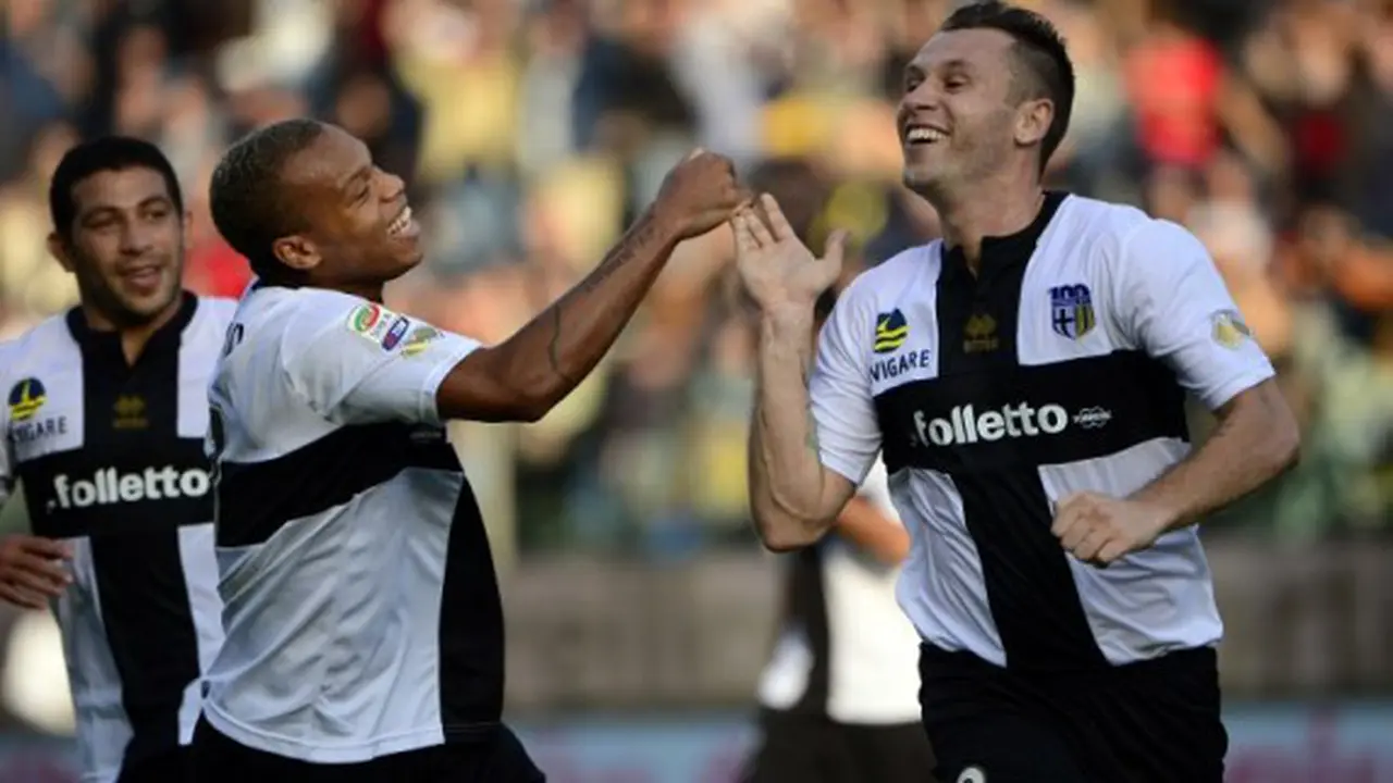 Cassano Rayakan Gol