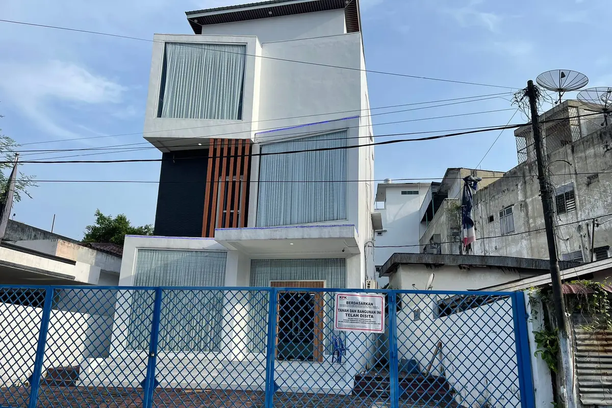 Komisi Pemberantasan Korupsi (KPK) menyita kantor Nasdem milik Bupati Labuhan Batu, Erik Adtrada Ritonga (EAR).