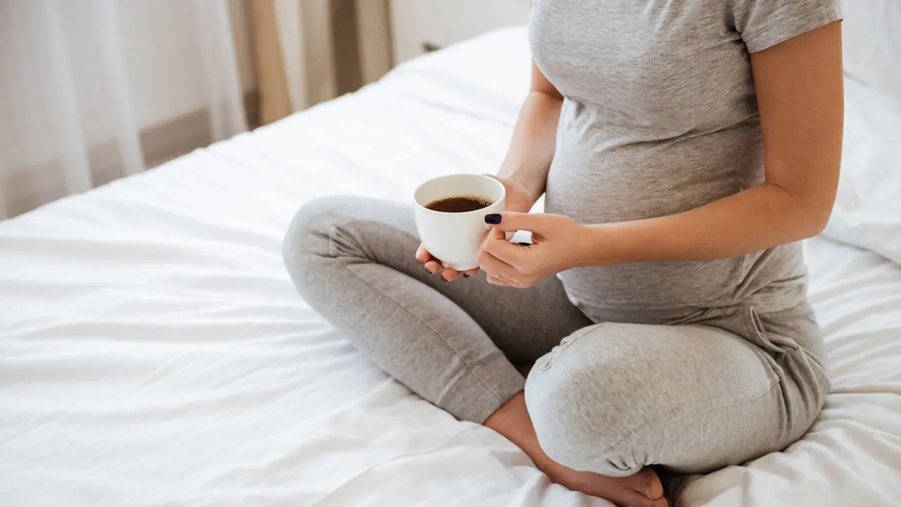Ibu Hamil Minum Kopi, Anak Rentan Obesitas? (Dean Drobot/Shutterstock)
