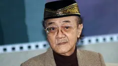 Dunia mistis tak hanya dikenal oleh masyarakat biasa saja. Tapi siapa sangka, beberapa selebriti pun pernah bersinggungan dengannya. 