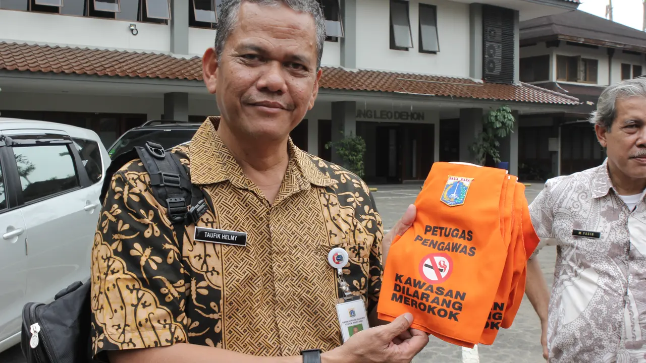 Sejumlah komunitas yang tergabung dalam inisiatif Berani Berubah melakukan inspeksi mendadak (sidak) perokok