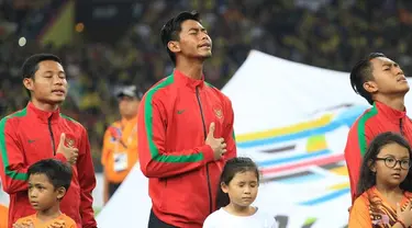 Satria Tama, kiper berusia 24 tahun yang baru saja meneken kontrak dengan Persebaya Surabaya. Sebelumnya, Satria bermain untuk Madura United. Sebagai kiper potensial, ia kerap diberi kesempatan menjadi kiper timnas Indonesia. (Liputan6.com/IG/@satriatama23)