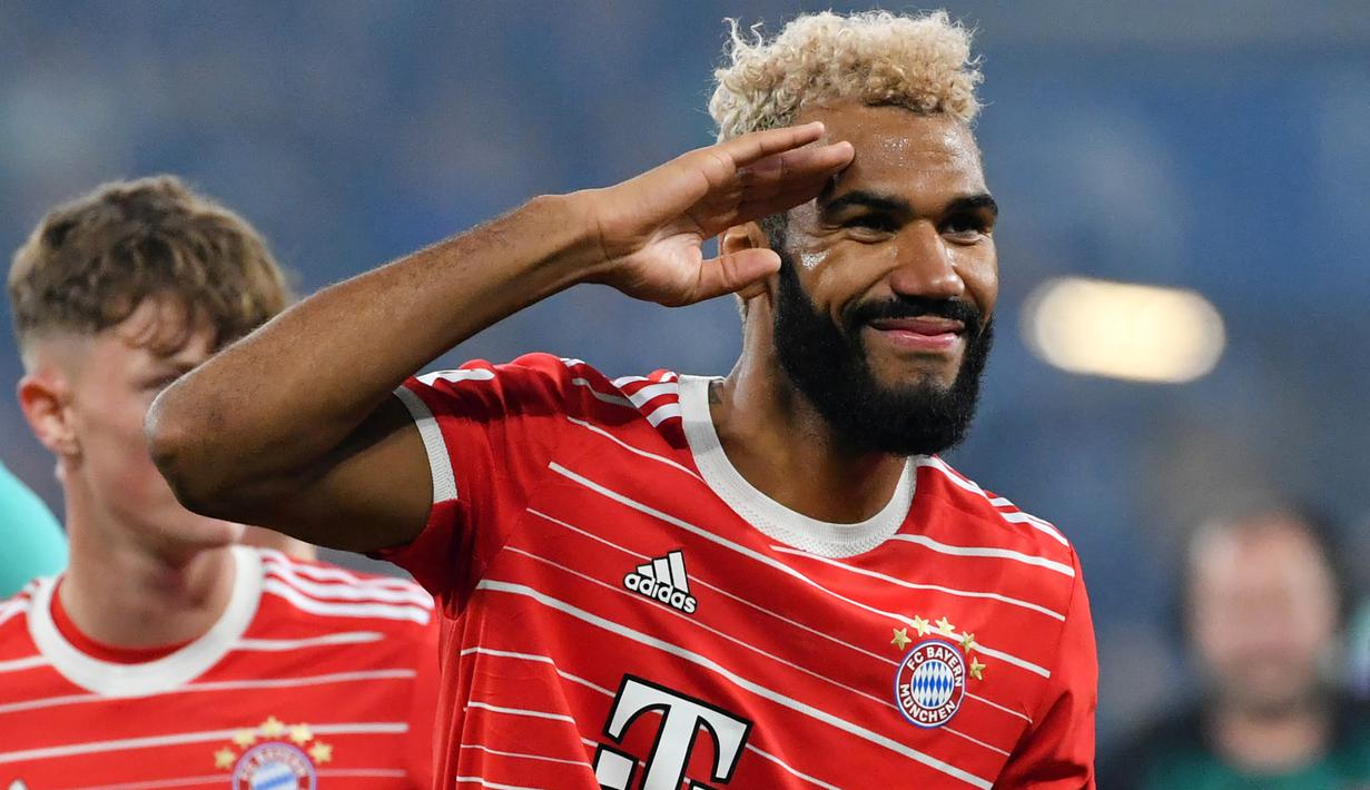 Eric Maxim Choupo-Moting. Striker Kamerun berusia 33 tahun yang kini masih membela Bayern Munchen ini sebelumnya didatangkan secara gratis dari PSG pada awal musim 2020/2021 dan masih terikat kontrak hingga Juni 2023. Sejauh ini ia telah bermain dalam 74 laga di semua ajang bersama Bayern Munchen dengan torehan 29 gol dan 9 assist. (AFP/Uwe Kraft)