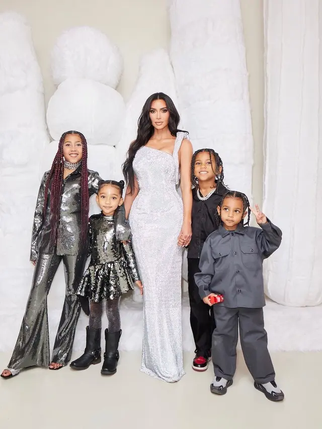 Kim Kardashian dan 4 anaknya