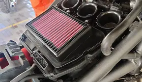 Ilustrasi filter udara sepeda motor (motousher.com)