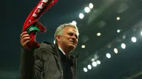 Ekspresi Mourinho usai MU memastikan diri ke Final Liga Europa, Inggris, Jumat (12/5). Mourinho sengaja memprioritaskan Liga Europa ketimbang Premier League (AP/ Dave Thompson)