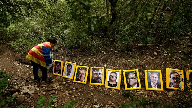 Aksi Unjuk Rasa, Potret Mantan Pemimpin Catalonia Dibawa ke Gunung Suci