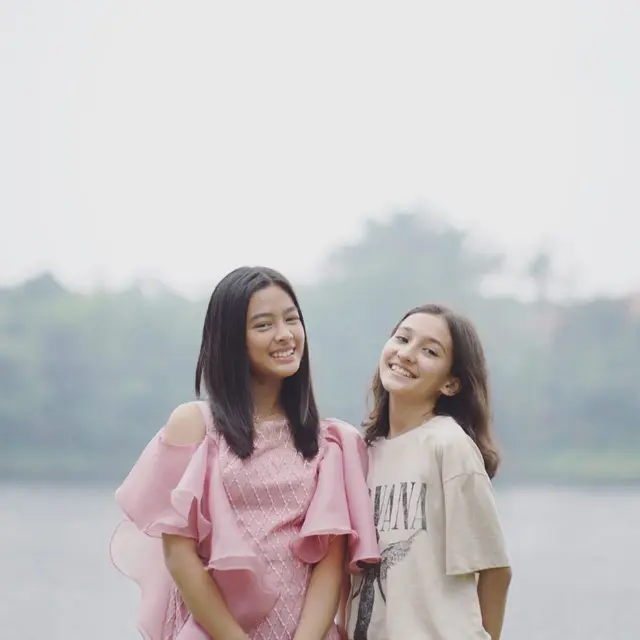 Dekat Sejak Kecil, Ini 6 Potret Persahabatan Aqeela Calista dan Hadijah Shahab