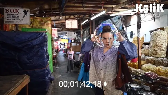 Pakai Gaun Rp 1 Miliar Ini 7 Pemotretan Melaney Ricardo di Tengah Pasar Glodok