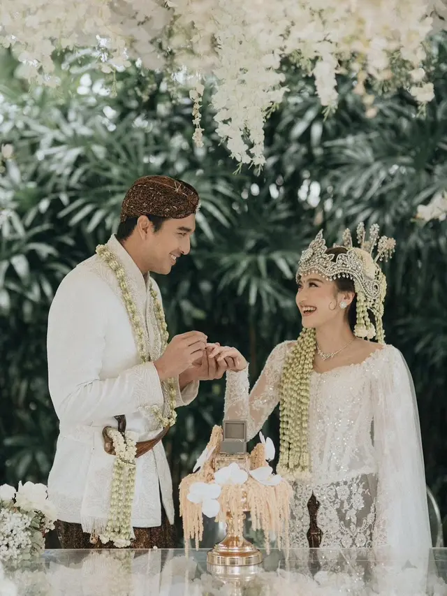 Potret pernikahan Ibrahim Risyad dan Salshabilla Adriani. [Foto: Instagram/morden.co]