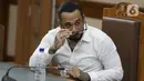 Musisi I Gede Ari Astina alias Jerinx SID sesaat sebelum sidang pembacaan putusan kasus dugaan pengancaman terhadap Adam Deni di PN Jakarta Pusat, Kamis (24/2/2022). I Gede Ari Astina divonis satu tahun penjara, denda Rp 25 juta subsider satu bulan kurungan. (Liputan6.com/Helmi Fithriansyah)