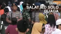 Pasca teror bom di mapolres Solo aparat keamana berjaga dengan persenjataan lengkap mengamankan jalannya salat idul Fitri