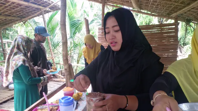 Bubur sagu khas Dusun Santren, Desa Mandirejo, Merakurak, Tuban, Jawa Timur. (Foto: Liputan6.com/Ahmad Adirin)