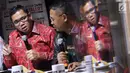 Anggota Komisi III DPR Fraksi PDI-Perjuangan, Arteria Dahlan (kiri) saat diskusi bertema KPK adalah Kunci yang digelar di Jakarta, Sabtu (7/9/2019). Diskusi membahas polemik revisi UU KPK dan dampaknya. (Liputan6.com/Helmi Fithriansyah)