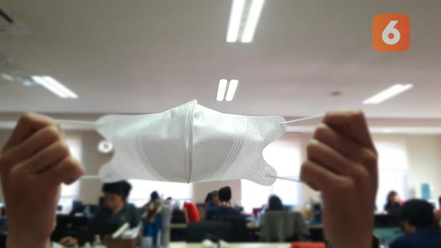 Ilustrasi orang pakai masker saat wabah Virus Corona COVID-19 di Indonesia. (Liputan6.com/Tanti Yulianingsih)