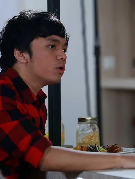 Keseruan dari syuting video klip 'Bahagia Dengan Cinta' ini diakui oleh Calvin Jeremy. Disini ia berperan sebagai kekasih dari Nikita Willy. (Deki Prayoga/Bintang.com)