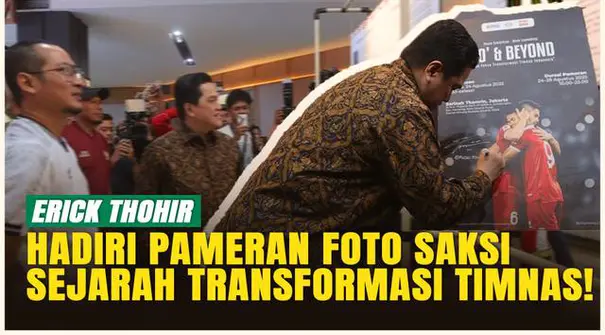 Ketua Umum PSSI, Erick Thohir, menghadiri pameran foto 90? & Beyond: Dua Tahun Transformasi Timnas Indonesia di Mal Sarinah, Jakarta pada Rabu (27/9/2025)