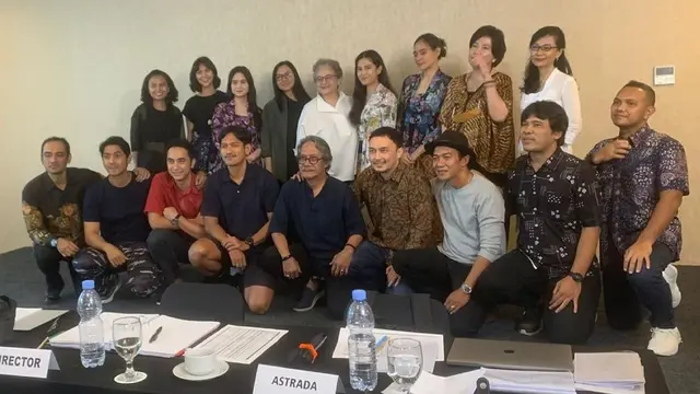 6 Potret Pemain Serial Gadis Kretek, Dibintangi Putri Marino hingga Dian Sastro