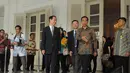 Selain mengucapkan selamat, Wang Jiarui dan Jokowi melakukan diskusi dan perbincangan mengenai hubungan Cina dan Indonesia, Jakarta, (15/9/14).(Liputan6.com/Herman Zakharia)