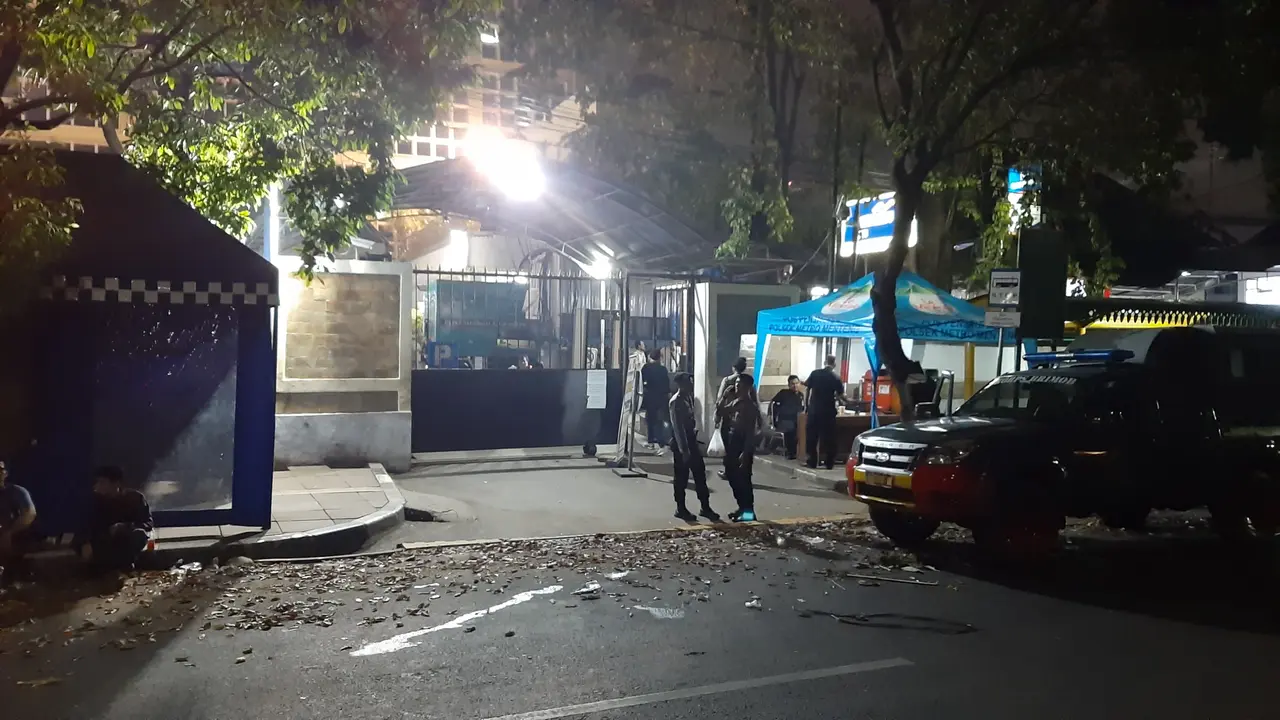 Suasana pintu masuk Gedung KPU usai rekapitulasi suara nasional rampung, Selasa (21/5/2019)