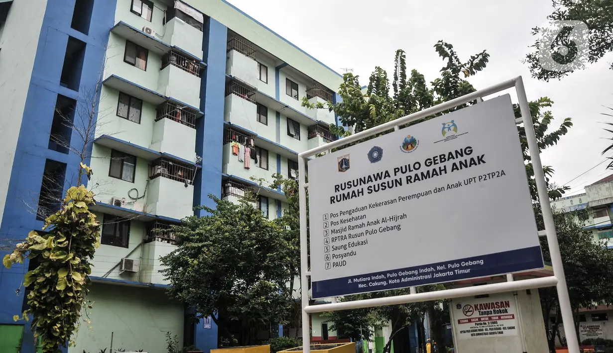 Suasana taman salah satu tower Rusunawa Pulo Gebang Indah, Cakung, Jakarta Timur, Minggu (11/12/2022).  Dinas Pemberdayaan, Perlindungan Anak dan Pengendalian Penduduk (PPAPP) DKI Jakarta mencanangkan Rusunawa Pulo Gebang Indah, Cakung, Jakarta Timur sebagai Rumah Susun Ramah Anak (RSRA). (merdeka.com/Iqbal S Nugroho)