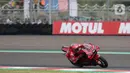 Pembalap Ducati Lenovo Team, Francesco Bagnaia saat sesi kualifikasi MotoGP di Pertamina Mandalika International Street Sirkuit, Nusa Tenggara Barat, Sabtu (22/3/2022). (Liputan6.com/Helmi Fithriansyah)