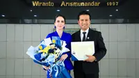 Arumi Bachsin Dampingi Emil Dardak di Pelantikan Profesi Insinyur ITB