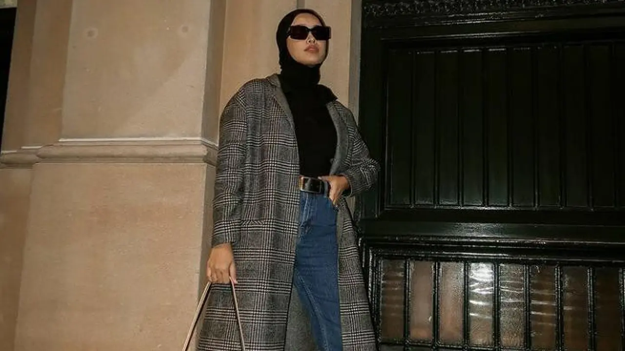 Sontek 6 Inspirasi Padu Padan Hijab Outfit Kece ala Ana Octarina