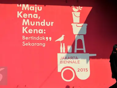 Pameran Jakarta Biennale bertema Maju Kena Mundur Kena di Gudang Sarinah, Jakarta, Sabtu (14/11/2015). Pameran ini diikuti seniman dari dalam dan luar negeri. Pameran berlangsung dari 15 November 2015 - 17 Januari 2016. (Liputan6.com/ Gempur M Surya)