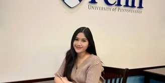 Erina Gudono mengucapkan hari perempuan internasional dengan mengunggah foto dirinya mengenakan atasan knit coklat. Dipadukan celana hitam saat berada di kampusnya. [@erinagudono]
