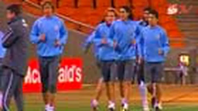 Cedera dan hukuman larangan bermain mendera sejumlah pemain pilar Uruguay dan Belanda jelang keduanya melakoni laga semifinal. 