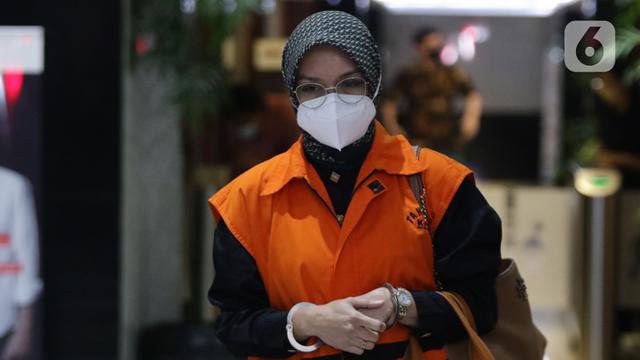 FOTO: Ekspresi Bupati Nonaktif Probolinggo Puput Tantriana Sari Usai Jalani Sidang Lanjutan