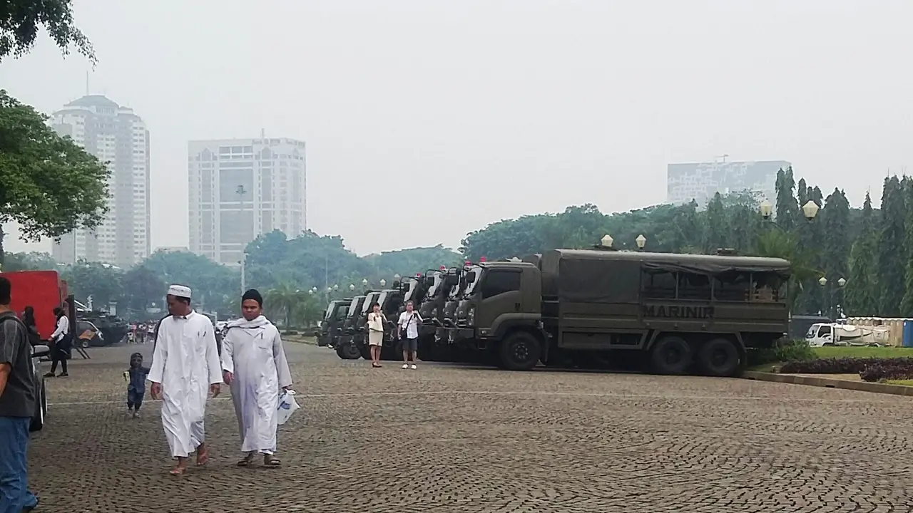 20161105-demonstran-jakarta-wisata monas