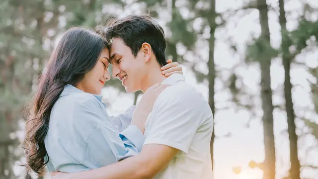 pasangan bahagia kencan pacaran