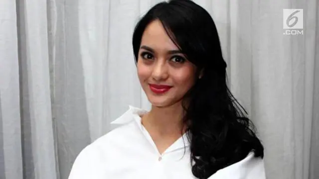 VIDEO: Ririn Ekawati Tepergok Dicium Seorang Pria