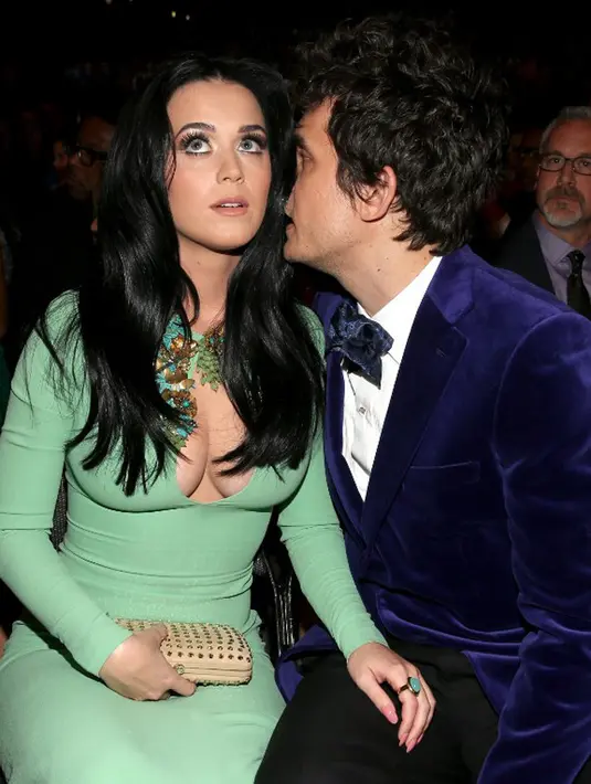 Seorang sumber juga mengatakan, saat ini John merasa bahagia lantaran Katy telah berpisah dengan Orlando Bloom. John merasa memiliki kesempatan untuk merebut Katy kembali ke pelukannya. (AFP/Bintang.com)