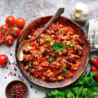 Sayur dengan tambahan cabe dapat menambah cita rasa masakan menjadi lebih enak/copyright shutterstock/Liliya Kandrashevich
