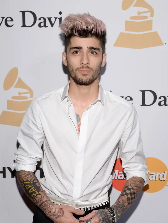 Tak hanya itu saja, Zayn Malik memiliki selera fashion yang super kece pun kerap menjadi inspirasi kawula muda khusunya pria. Namun, bagi siapapun akan sulit ketika meniru gaya Zayn Malik. (AFP/Bintang.com)