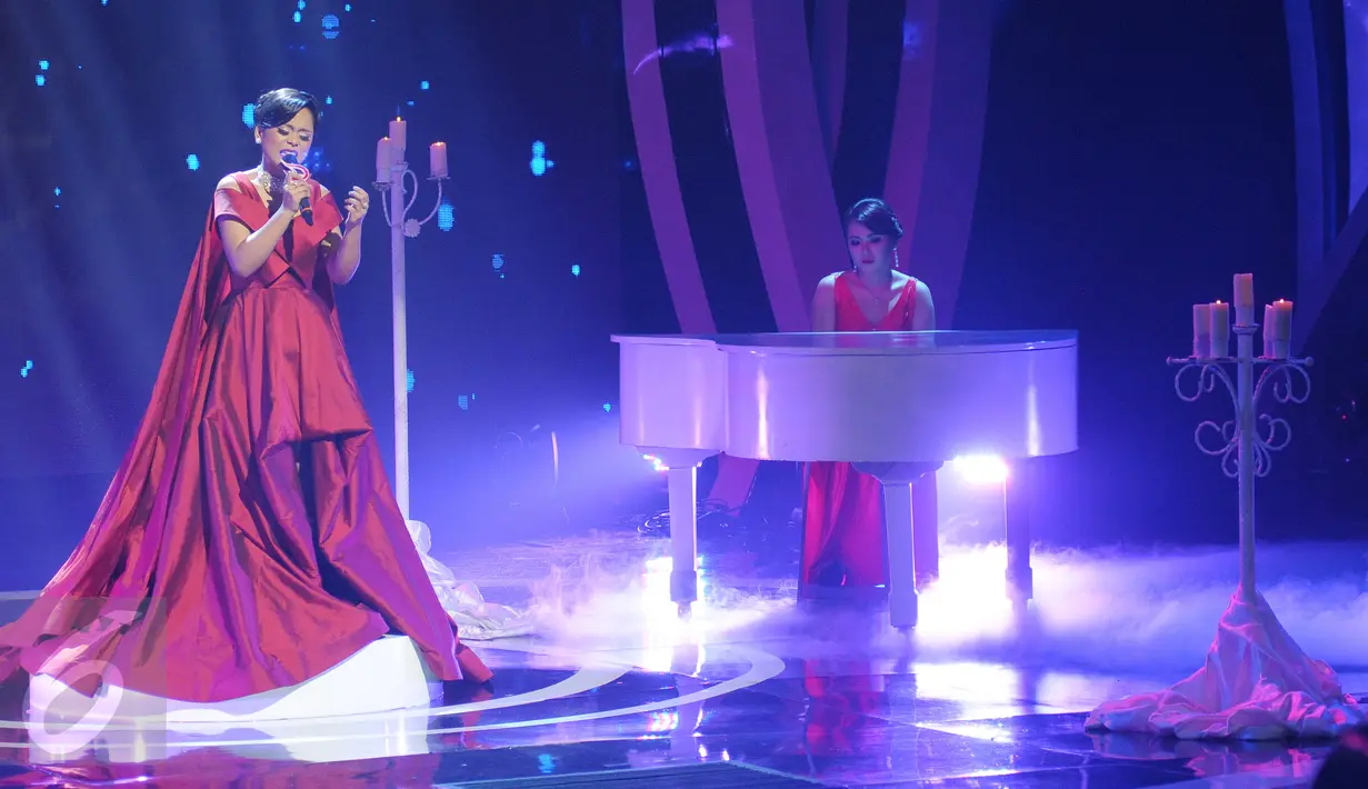 Penampilan memukau Lesti, finalis asal Indonesia, dalam Grand Final D'Academy Asia 2015 Result Show di Studio 5 Indosiar, Jakarta, Selasa (29/12). (Liputan6.com/Herman Zakharia)