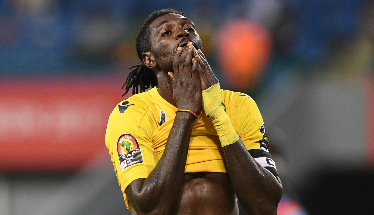 Bersama Timnas Togo, ia belum sekalipun meraih gelar Piala Afrika. Prestasi terbaiknya adalah perempatfinal pada edisi 2013. Ia pensiun dari timnas pada 2019 dan terakhir tampil di Kualifikasi Piala Afrika 2019. Ia menjadi top skor sepanjang masa Timnas Togo dengan 32 gol. (AFP/Justin Tallis)