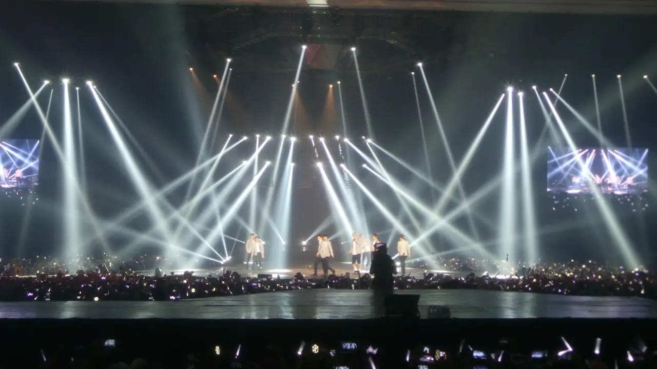 Kai dan Sehun Basah-basahan di Lagu Baby Don't Cry