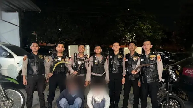 Tim Patroli Perintis Presisi Polres Metro Jakarta Barat bubarkan aksi tawuran pelajar di Jalan Daan Mogot, Cengkareng. Jakarta Barat, pada Selasa (23/5/2023) malam.